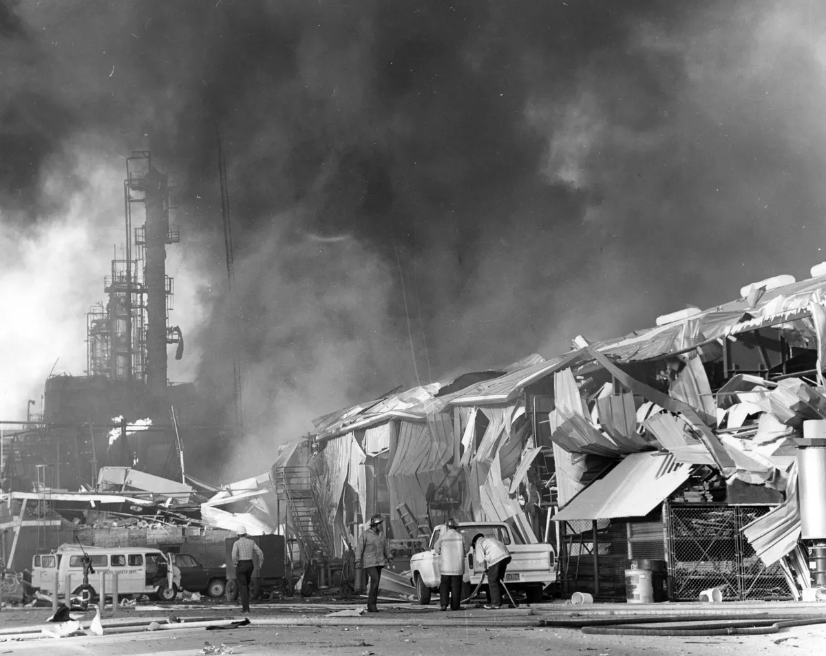 oil refinery fire — GB news